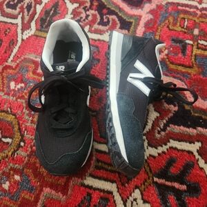 New Balance 515 Black & White Sneakers